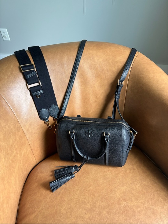 Tory Burch Handbags - Tory Burch Thea Pebbled Leather Satchel Crossbody Black EUC